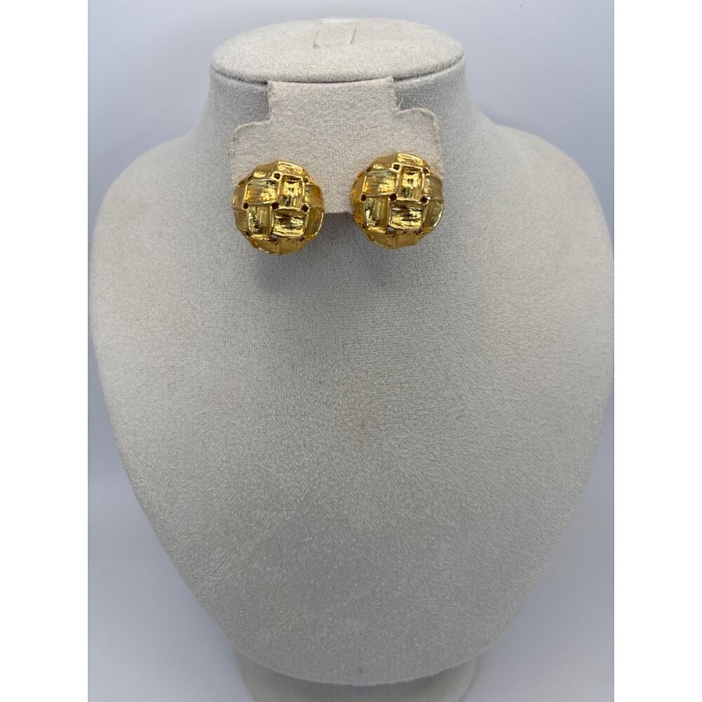 Vintage Gold Tone Stud Basket Weave Pierced Earrings